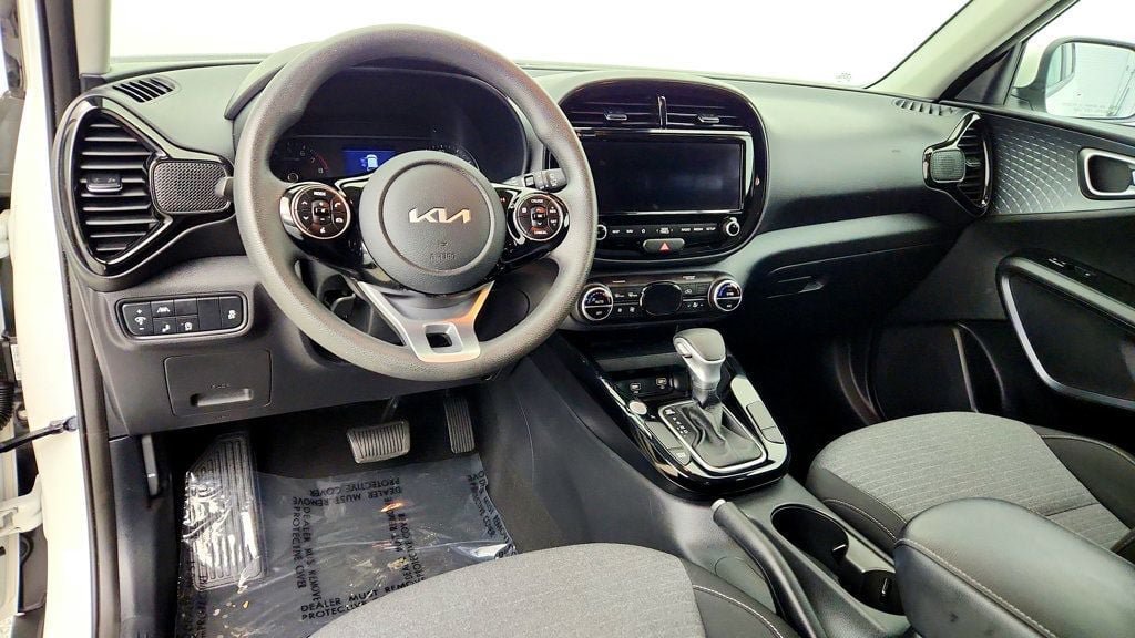 Used 2022 Kia Soul S FWD image 12