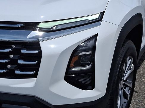 Used 2025 Chevrolet Equinox LT AWD/4WD image 9