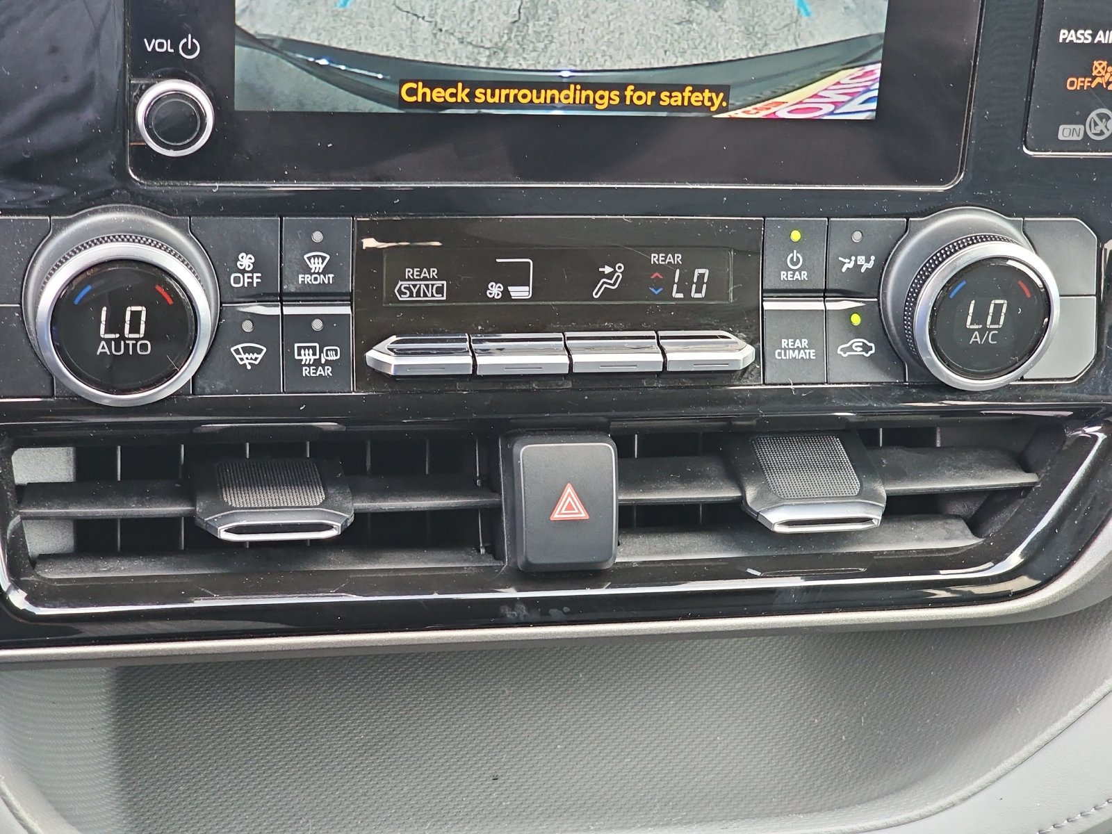 Used 2023 Toyota Highlander L FWD image 25
