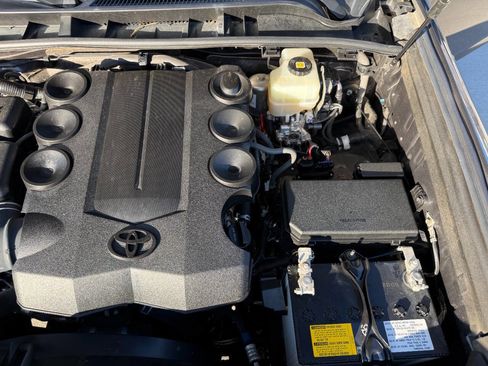 Used 2019 Toyota 4Runner SR5 AWD/4WD image 13