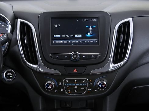 Used 2018 Chevrolet Equinox LT FWD image 18