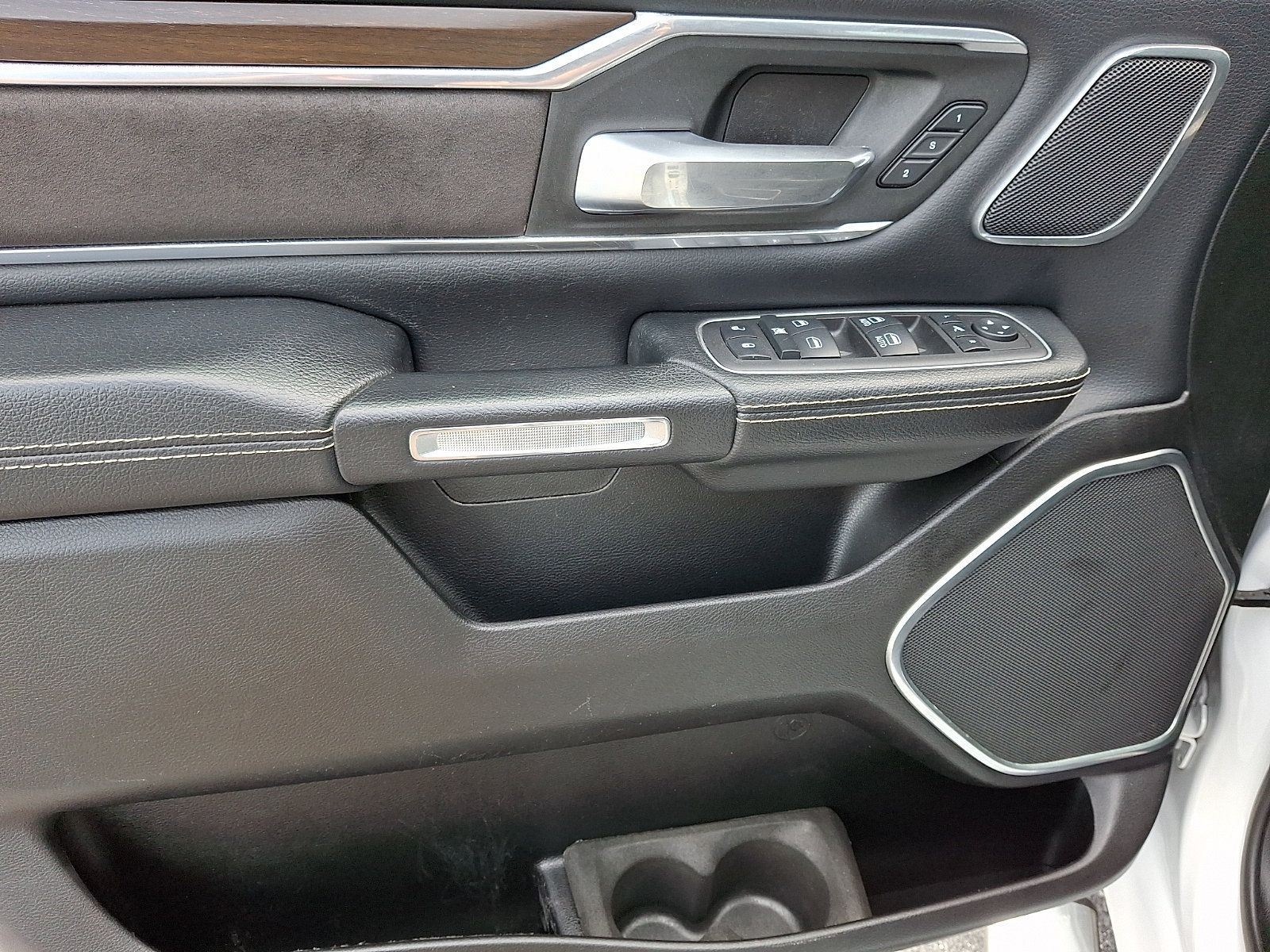 Used 2022 RAM 1500 Laramie AWD/4WD image 12