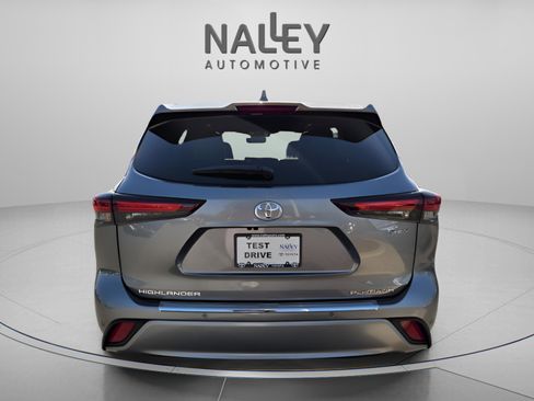 New 2026 Toyota Highlander Platinum image 4