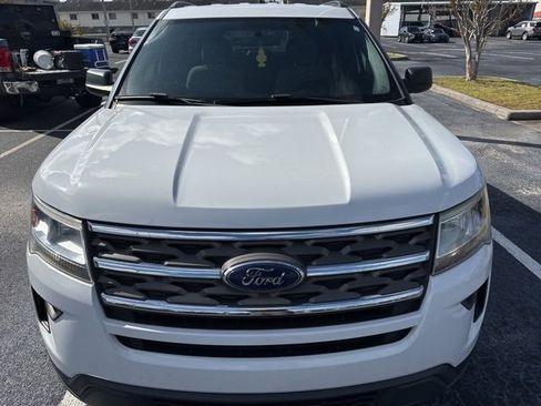 Used 2018 Ford Explorer FWD image 2