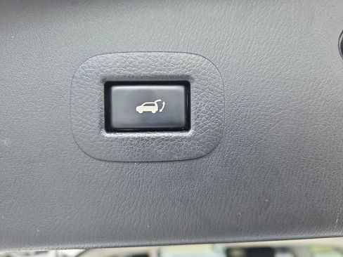 Used 2019 Nissan Armada Platinum w/ Captain's Chairs Package RWD image 13