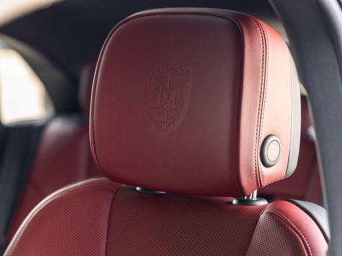 Certified 2025 Porsche Macan AWD/4WD image 26