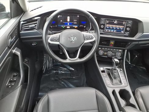 Used 2024 Volkswagen Jetta SE FWD image 9
