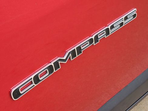 Used 2025 Jeep Compass Limited image 14