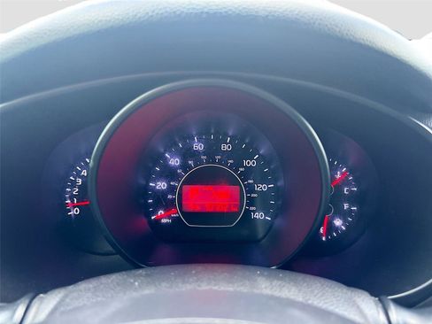 Used 2016 Kia Soul + image 13