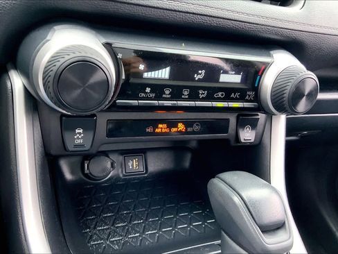 Used 2025 Toyota RAV4 LE image 32