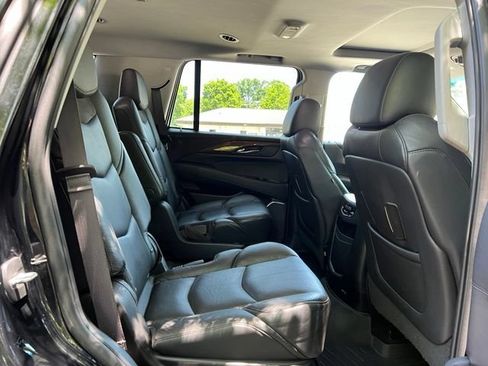 Used 2017 Cadillac Escalade Luxury RWD image 19