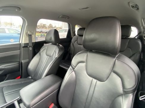 Used 2024 Kia Sorento S image 5