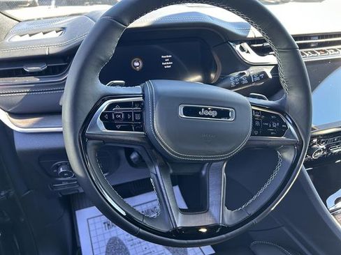 New 2025 Jeep Grand Cherokee Overland image 9