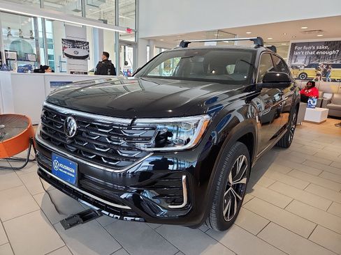 New 2026 Volkswagen Atlas Cross Sport SEL Premium R-Line image 3