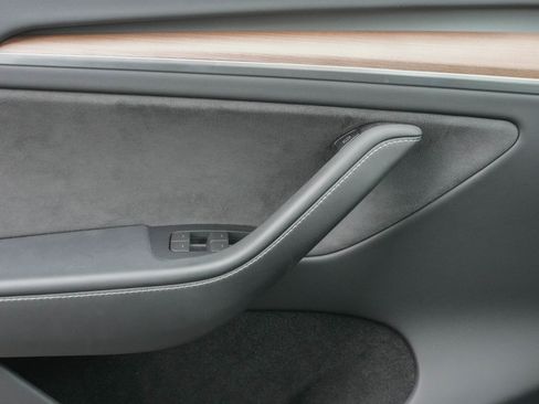 Used 2024 Tesla Model Y Long Range image 16