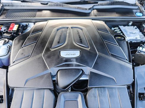 Used 2021 Porsche Cayenne Coupe image 28