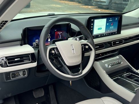 New 2026 Lincoln Aviator AWD image 17
