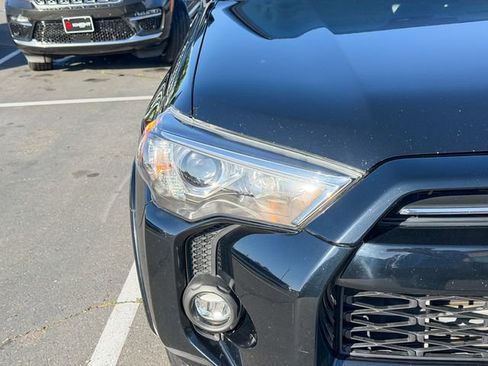 Used 2022 Toyota 4Runner SR5 Premium image 5