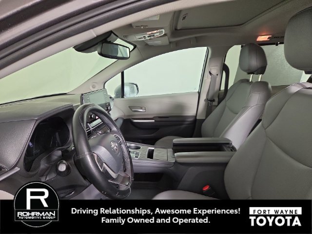 Used 2024 Toyota Sienna XLE w/ XLE Plus Package AWD/4WD image 9