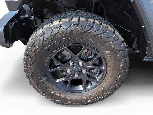 Used 2024 Jeep Wrangler Unlimited AWD/4WD image 29
