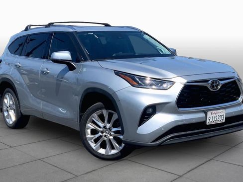 Used 2023 Toyota Highlander Limited FWD image 2
