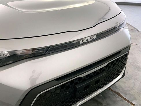 Certified 2025 Kia Soul LX w/ LX Technology Package FWD image 28