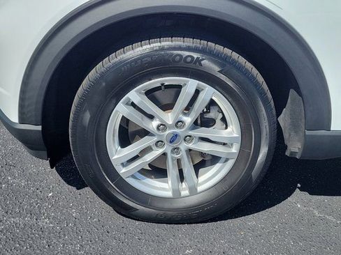 Used 2021 Ford Explorer XLT image 32