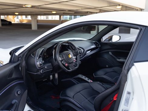 Used 2018 Ferrari 488 GTB RWD image 2