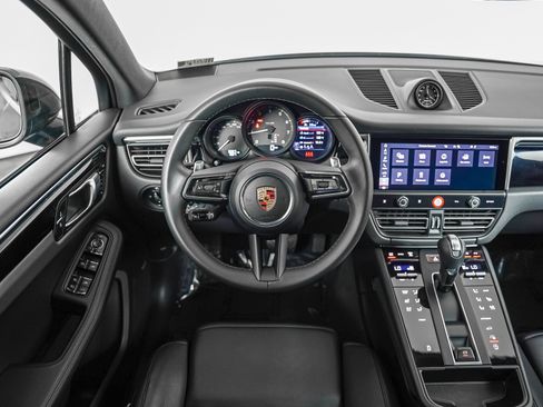 Certified 2026 Porsche Macan AWD/4WD image 16