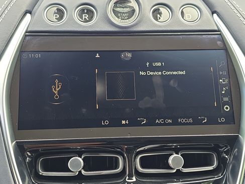 Used 2021 Aston Martin DBX AWD/4WD image 23