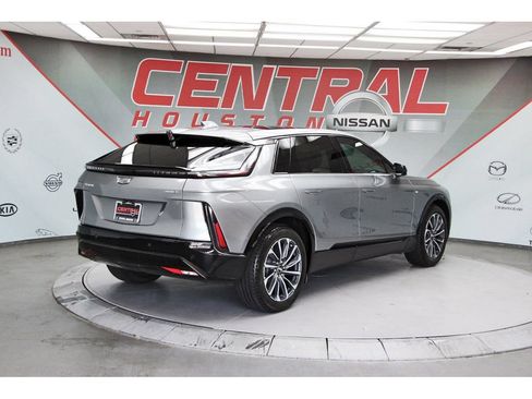 Used 2024 Cadillac Lyriq Sport RWD image 4