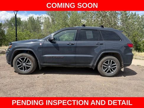 Used 2017 Jeep Grand Cherokee Trailhawk AWD/4WD image 3