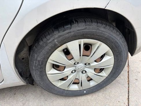 Used 2013 Toyota Yaris LE FWD image 12