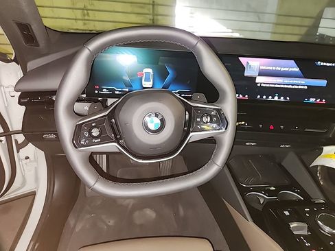 Used 2026 BMW 530i RWD image 4