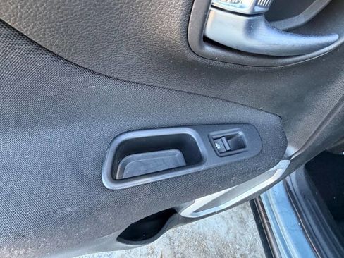 Used 2018 Jeep Renegade Latitude image 32