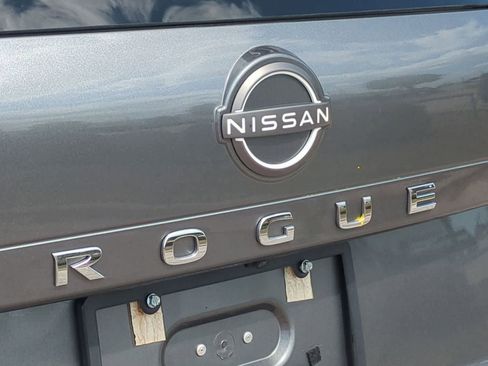 Used 2023 Nissan Rogue S AWD/4WD image 30