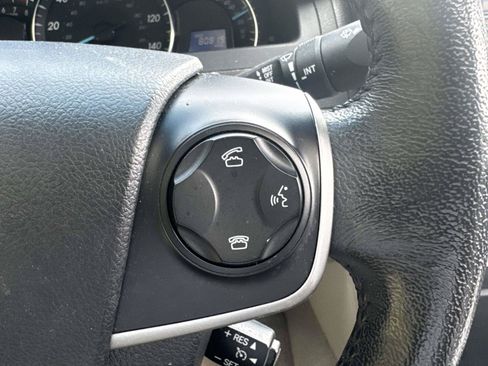 Used 2012 Toyota Camry XLE FWD image 21