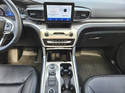 Used 2022 Ford Explorer XLT w/ Equipment Group 202A image 15