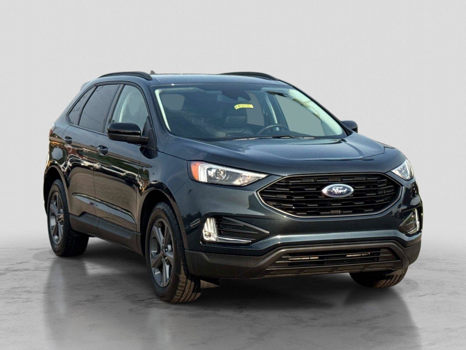 Used 2024 Ford Edge SEL w/ Sport Appearance Package AWD/4WD image 3