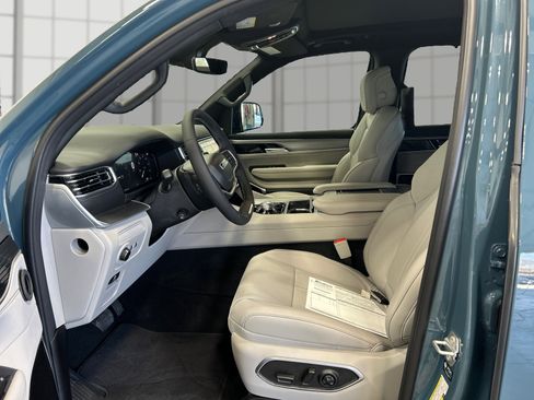 New 2026 Jeep Grand Wagoneer Limited AWD/4WD image 9