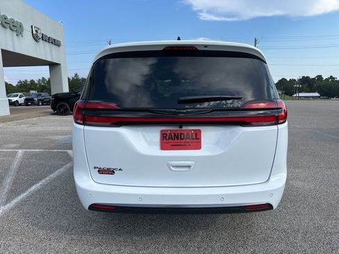 New 2026 Chrysler Pacifica Select image 6