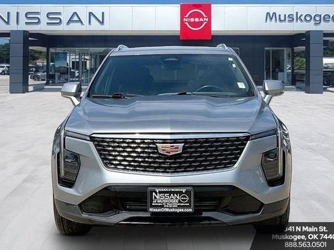 Used 2024 Cadillac XT4 Premium Luxury FWD image 2