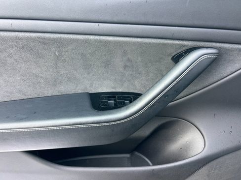 Used 2019 Tesla Model 3 Standard Range Plus image 11