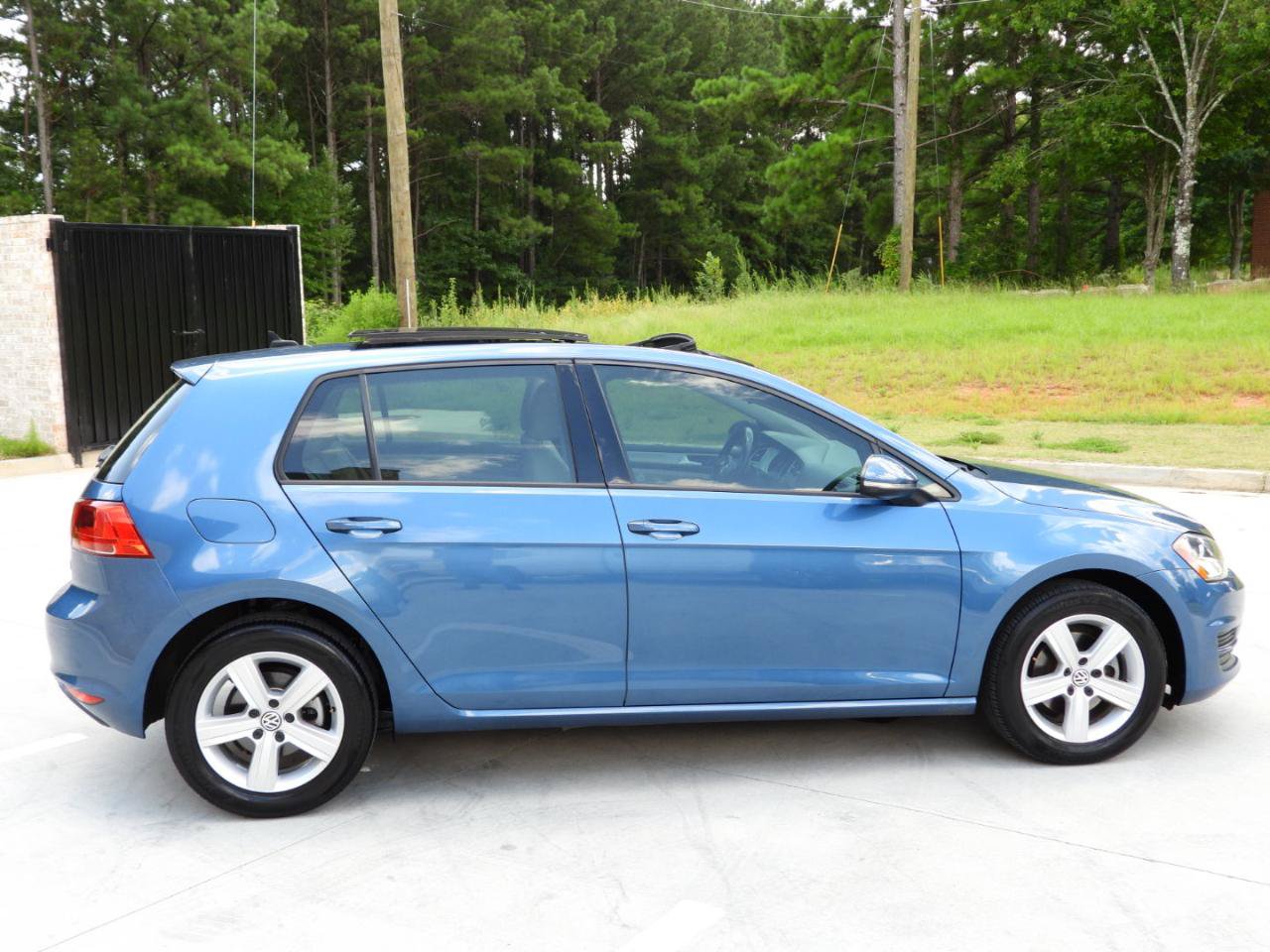 Used 2017 Volkswagen Golf Wolfsburg Edition FWD image 36