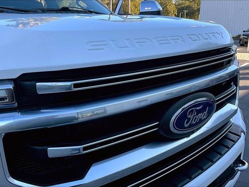 Used 2022 Ford F250 Platinum w/ FX4 Off-Road Package image 32