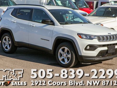 Used 2023 Jeep Compass Latitude AWD/4WD image 1