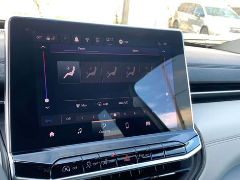 Used 2025 Jeep Compass Limited image 20