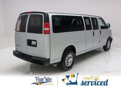 Used 2019 Chevrolet Express 3500 LS RWD image 4