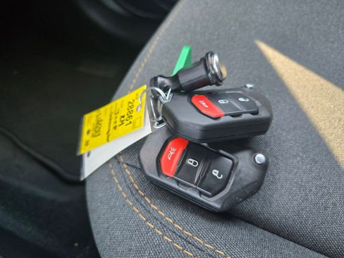 Used 2024 Jeep Wrangler Unlimited AWD/4WD image 34