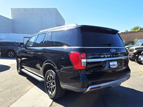 Used 2023 Ford Expedition Max XLT image 3